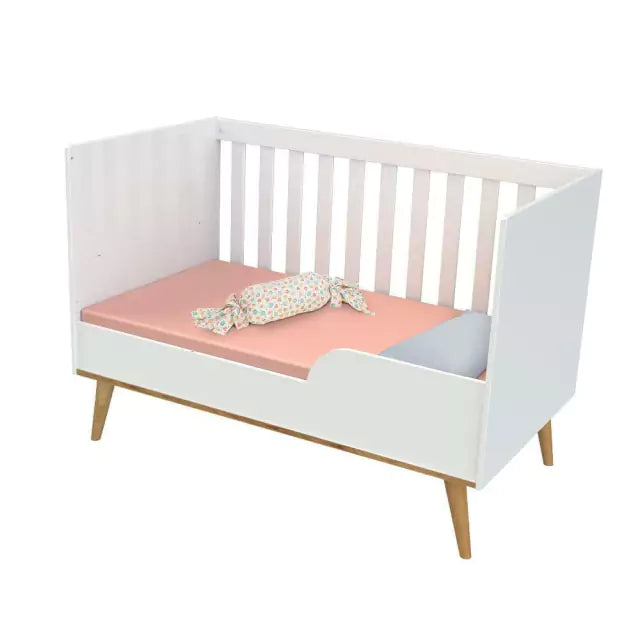 Quarto de Bebê Retrô Cômoda 4 Gavetas com Fraldário Lígia Berço 3 em 1 Ludmila Branco com Bétula Carolina Baby